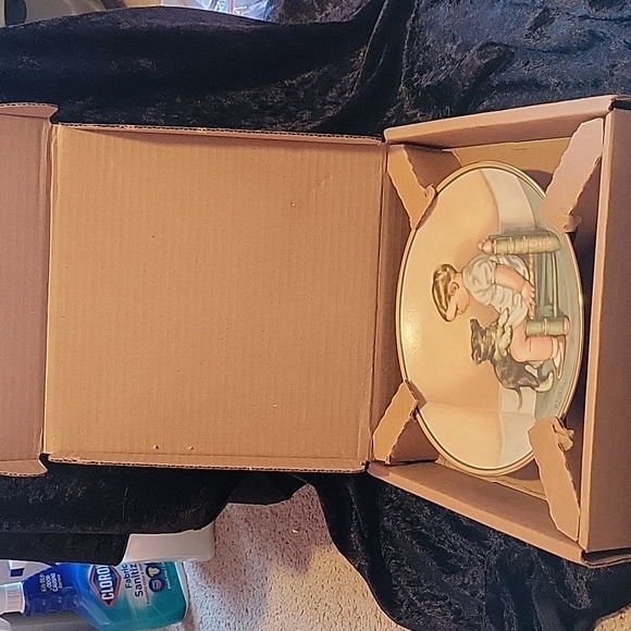 Hamilton Collection "Sympathy" - Picture 2 of 5